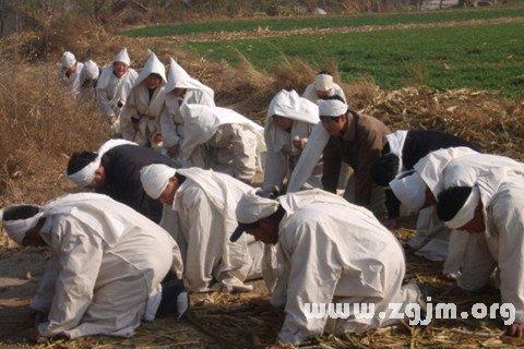 梦见给死人磕头 梦见给死人磕头下跪