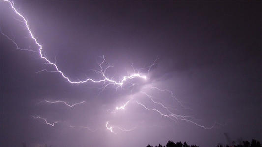 404.梦见打雷下雨 梦见打雷声音特别大