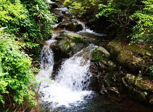 丙子年生涧下水命好吗，涧下水命之人，山环细浪，雪涌飞端 96年涧下水命