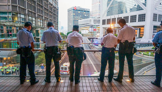 梦见警察 女人梦到自己被警察抓