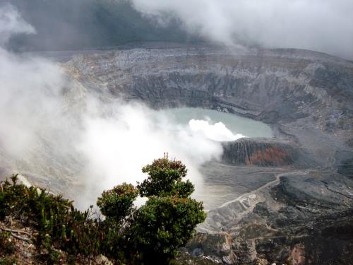 梦见了火山爆发 梦见家附近火山爆发