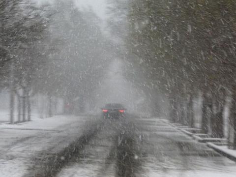 梦见雪落身上 梦到雪落在自己身上